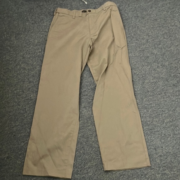 NEW Dockers Classic Fit 32x32 khaki - Picture 1 of 6
